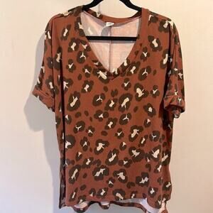 Sew In Love Medium Animal Print‎ Short Sleeve Top
